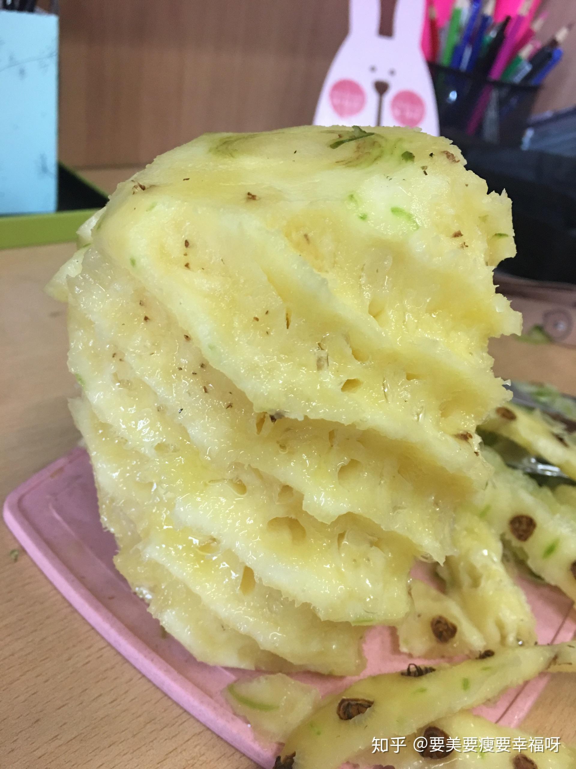 在家怎么削凤梨最方便 v2-0015da9887d53928f97007de326adee5_r.jpg