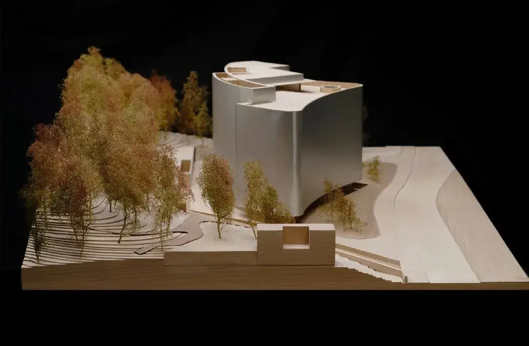 模型赏析阿尔瓦罗西扎