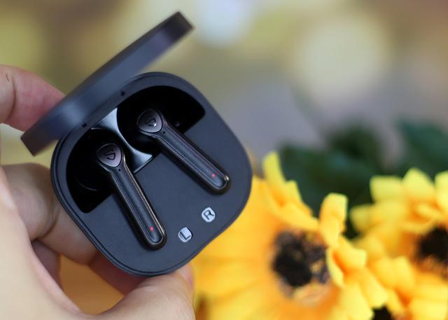 亲民定位超低延迟泥炭trueair2无线蓝牙耳机