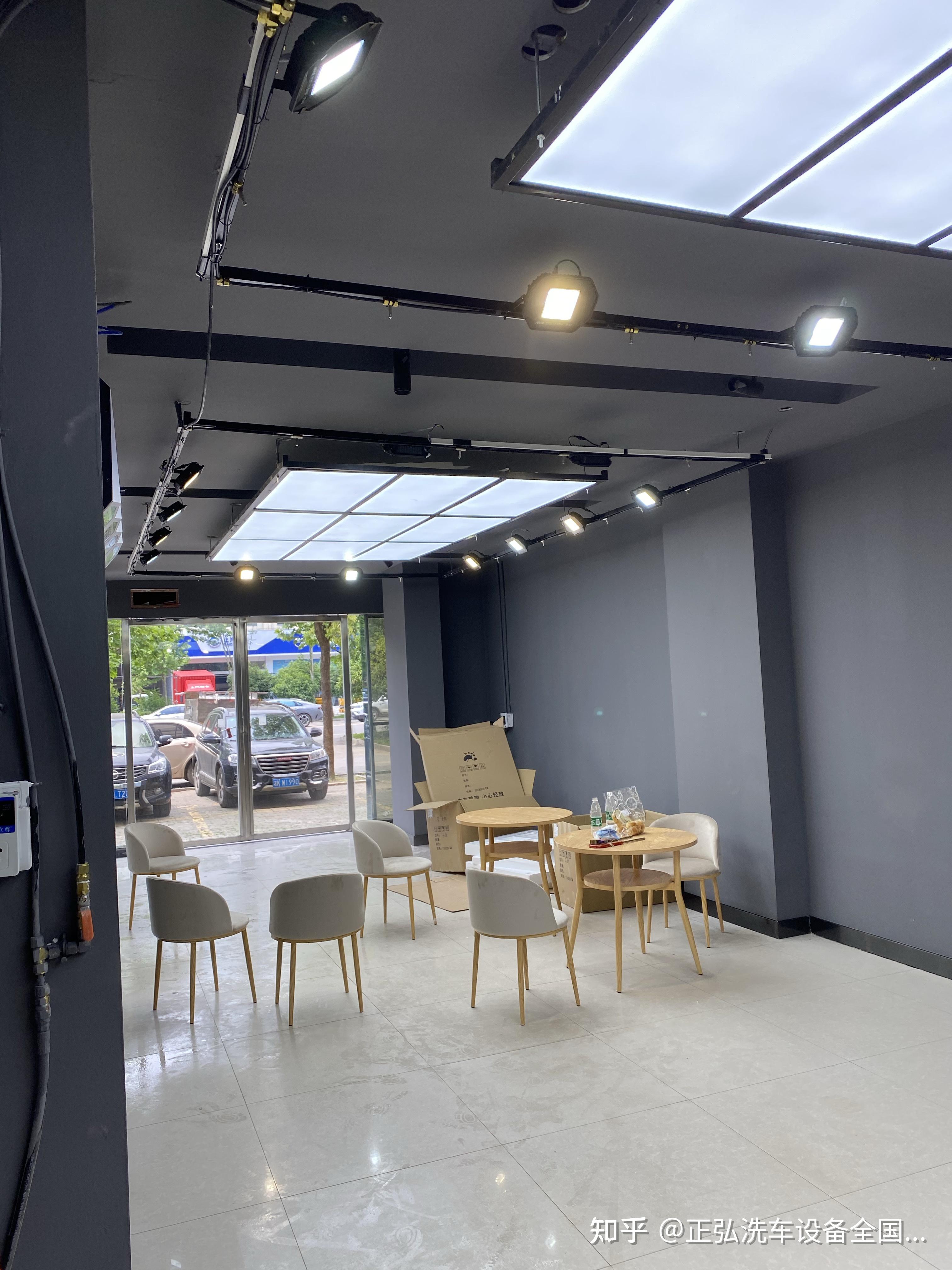 专业车衣贴膜店装修效果