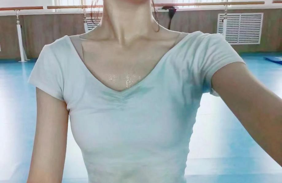 夏天涂完身体乳出汗有味道(夏天涂完身体乳出汗有味道吗)
