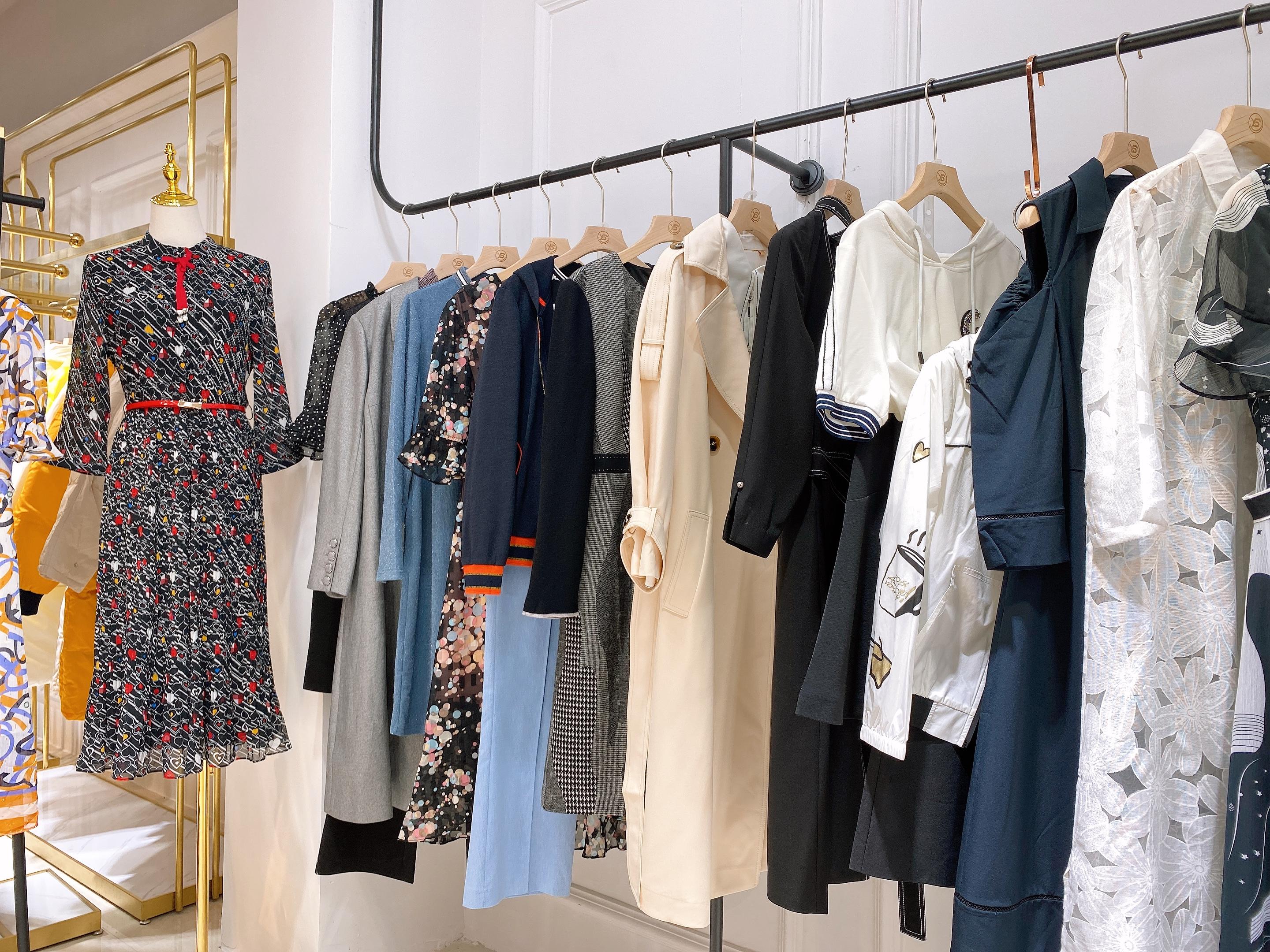 深圳品牌珞娜20年秋冬款库存女装尾货批发快手直播货源一手供应商