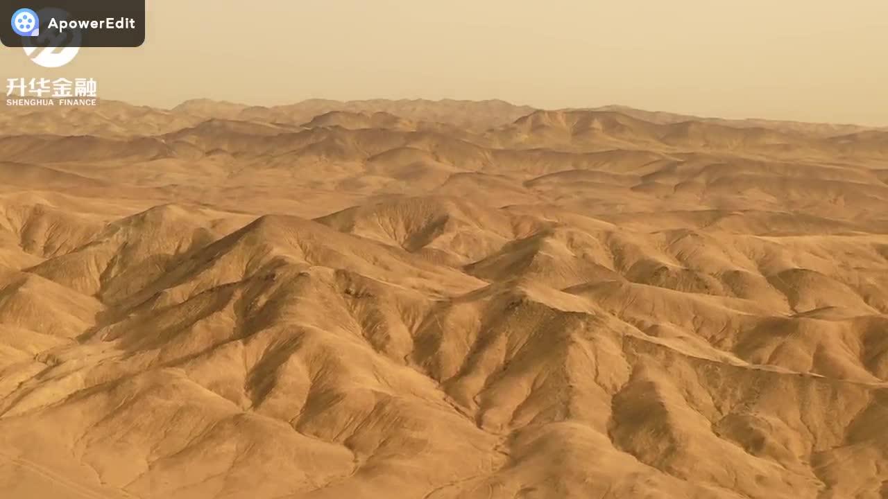 东北女孩在敦煌沙漠徒步每天30公里在60多度的沙子上光脚赶路