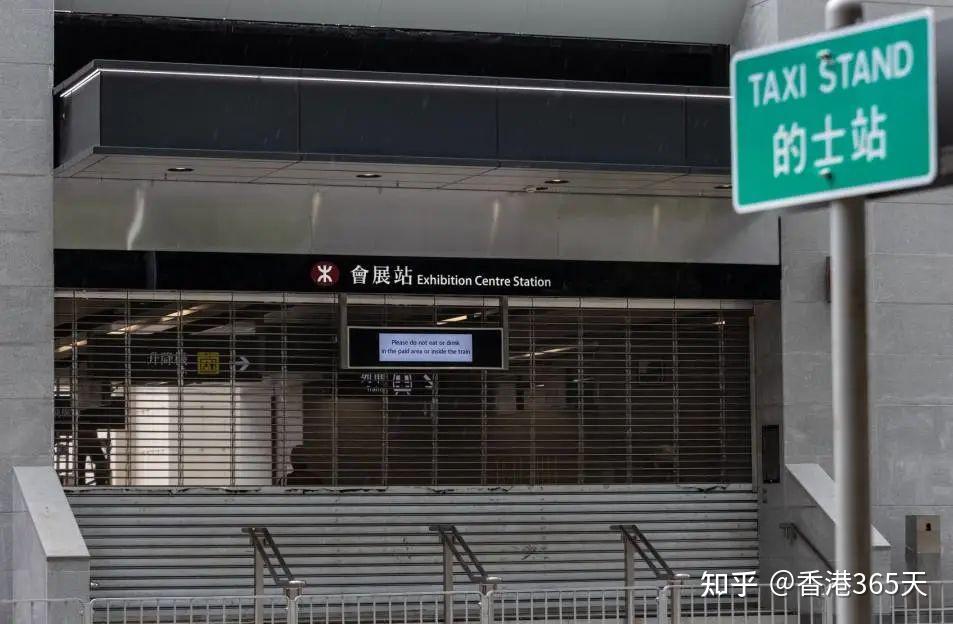 是一座包括了车站大堂及两层月台的三层地下车站,还是所有港铁站中离