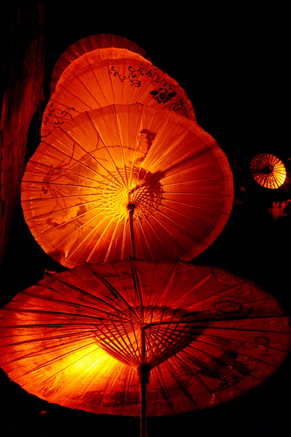 你们有看到过一张红色油纸伞的壁纸吗