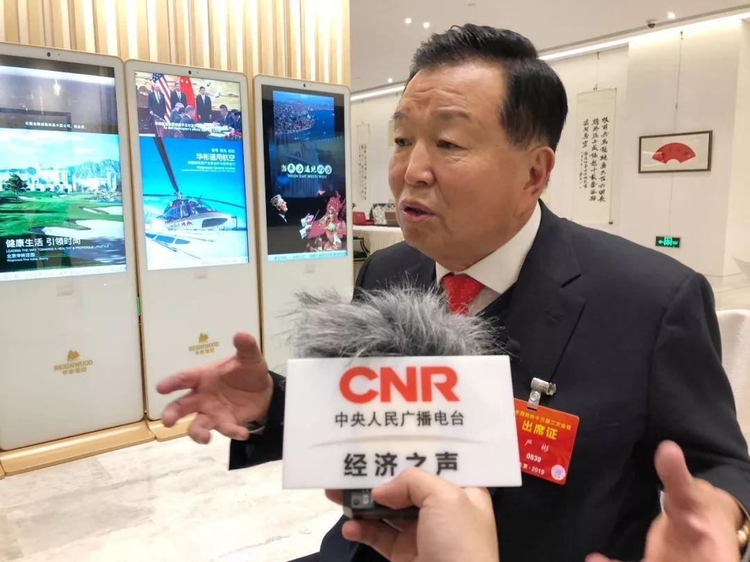 泰国华裔许书标是红牛的创始人,被称为「红牛之父」,红牛让他成为了