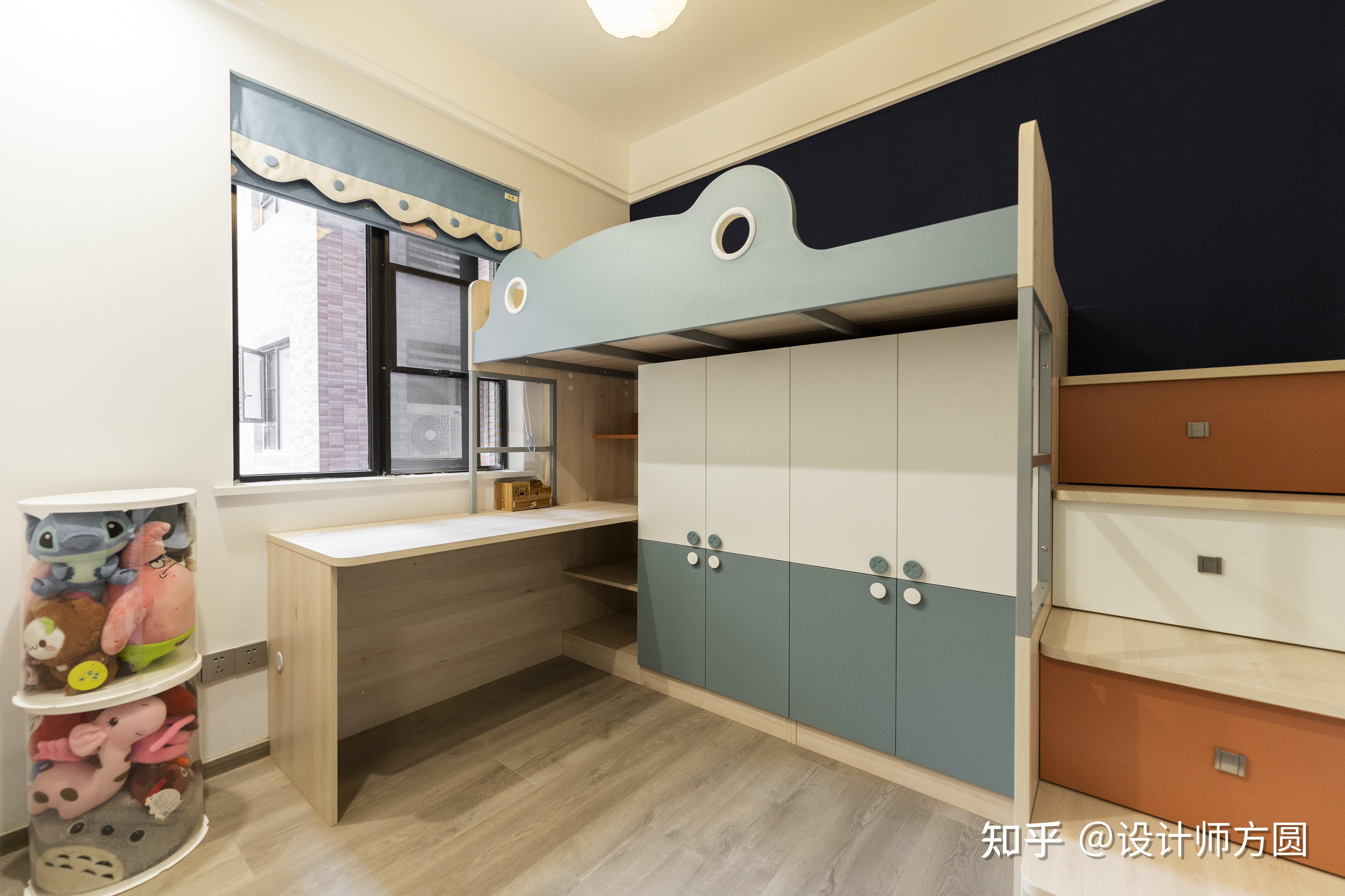 儿童房面积不大,留出了足够的空间做为小朋友的活动空间.