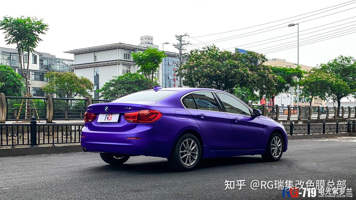 宝马118i车身改色膜电光紫罗兰,给自己得爱车换个颜色就像自己换个