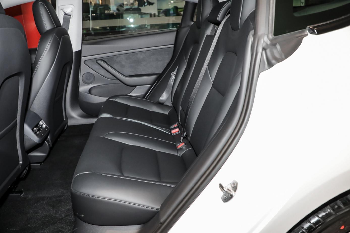 新增双层玻璃电动尾门新款特斯拉model3值不值