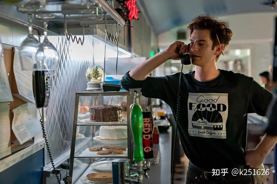 电影中最让人泪目的那一段台词是:jonathan的音乐剧演出之后,没有业内