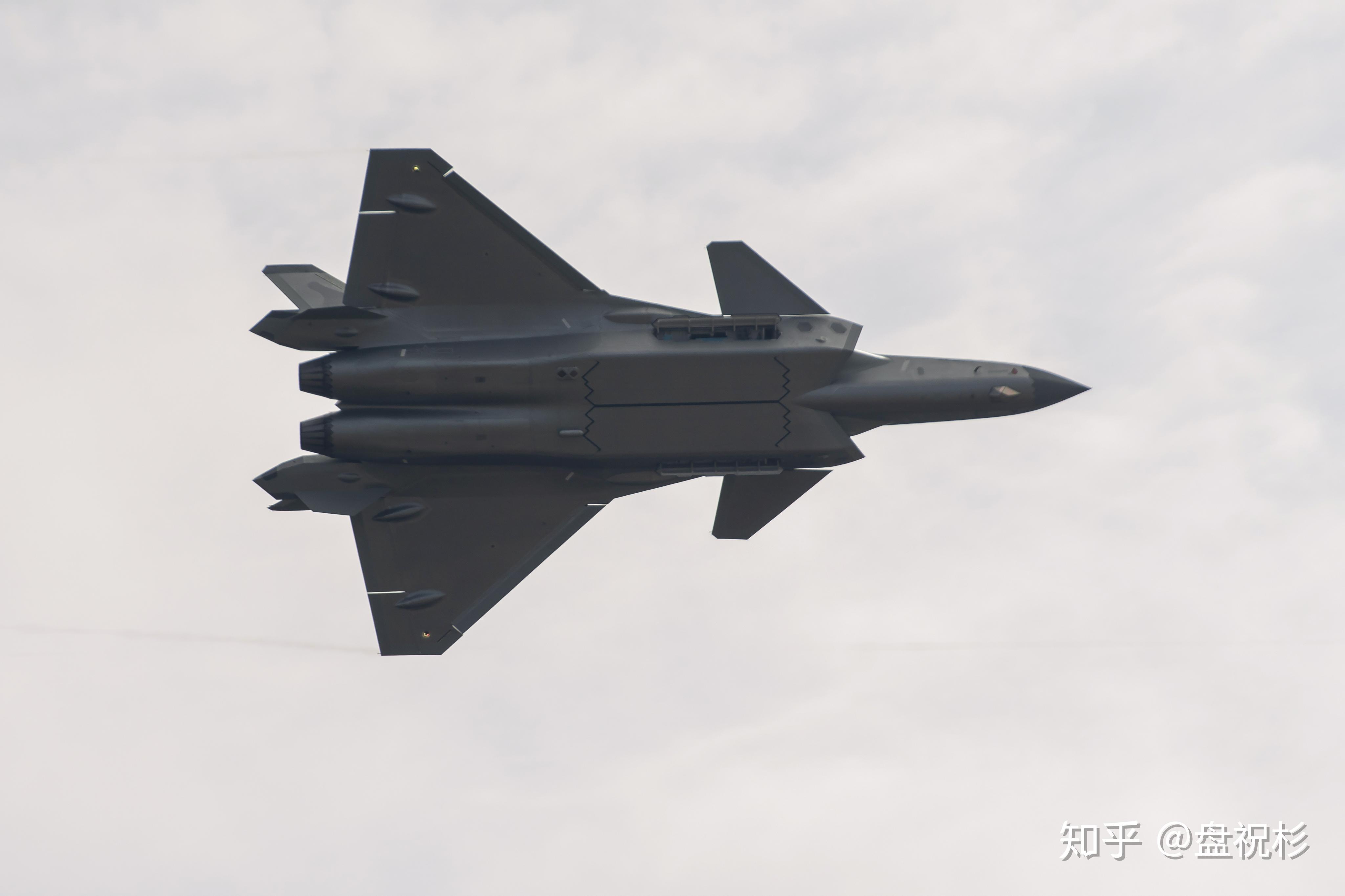 歼20关仓瞬间