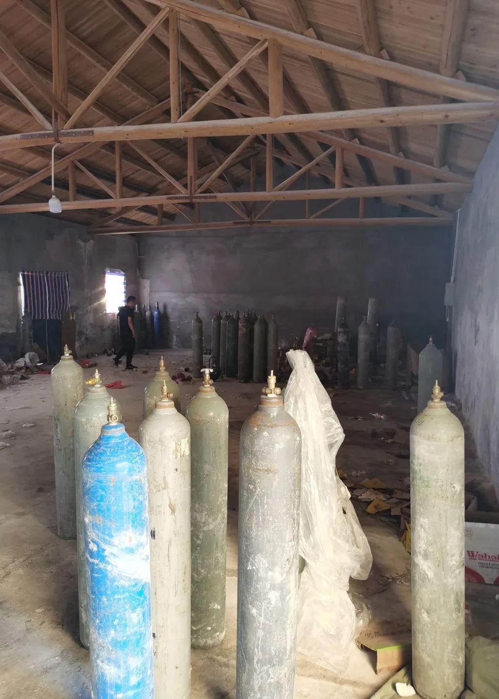 触目惊心非法笑气灌装点曝光