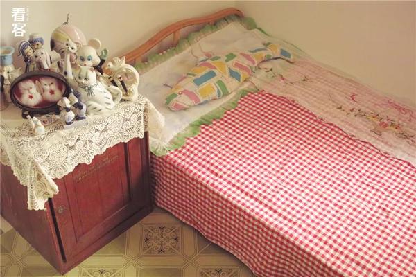 我靠捡破烂还原了90年代的女孩卧室