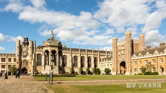 三一学院是剑桥规模最大,彩礼最雄厚的学院,从亨利八士1546年创立以来
