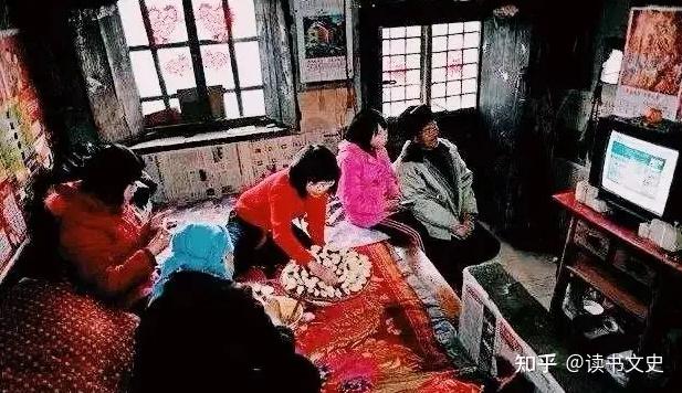 为何东北人全家睡在一个炕上？两口子不尴尬吗？东北习俗你知多少 - 知乎