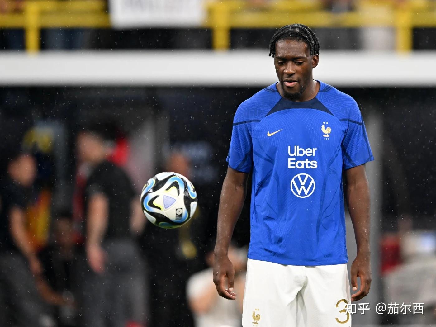 迪萨西在法国队最后时刻替补出场尼古拉斯·杰克逊也替补出场,这位