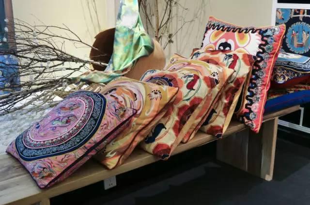 人物范燕燕她的专注让丝巾成为艺术和邦交国礼