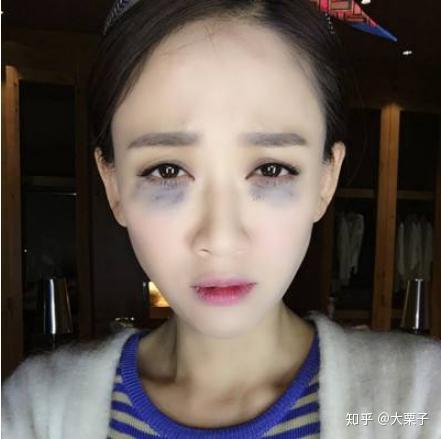 不过市面上又有很多不合格的睫毛膏,结块苍蝇腿不说,一旦晕妆更是十分