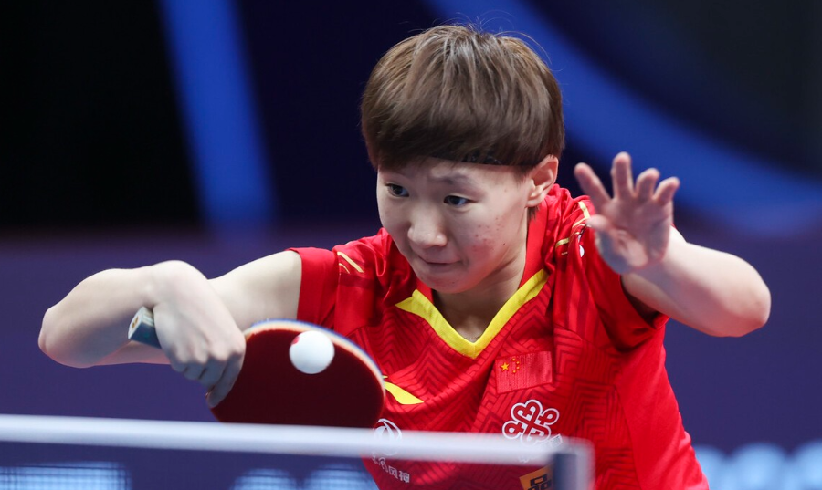 国乒的首个对手是奥地利队,王曼昱/孙颖莎横扫刘佳/刘媛,陈梦横扫