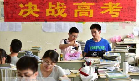 高三的同学们 2018年高考英语考完铃声响起 你