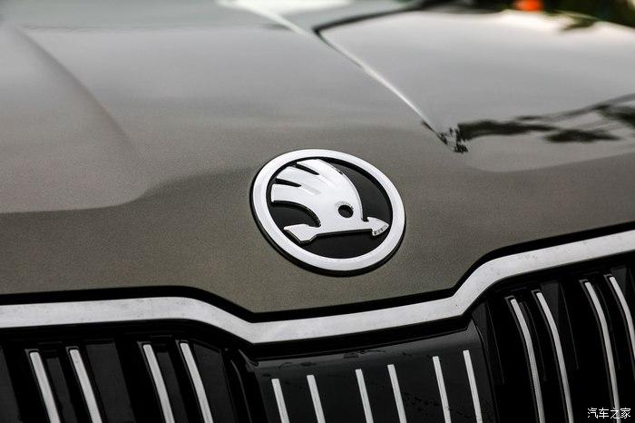 迟到的柯珞克提车记线条很硬朗造型很稳重