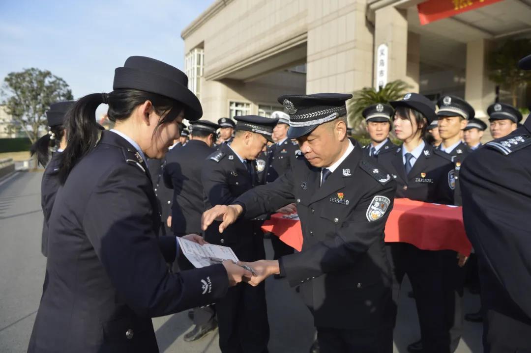 你好,警察節 | 義烏公安舉行升警旗儀式 - 知乎