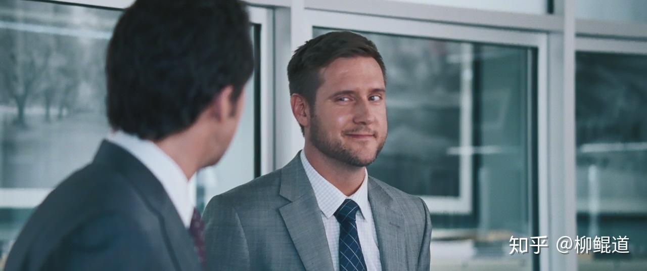 4.真的michael burry博士在影片中客串了一个打电话的scion员工.5.