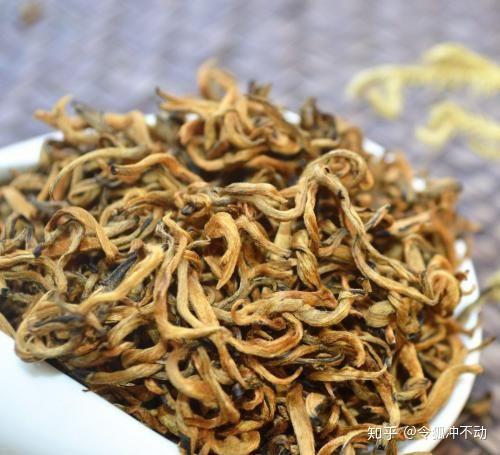 请问这是什么茶为什么长黄毛了