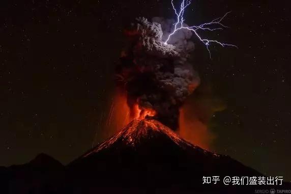 他们冒着生命危险 只为拍下极致的火山与星空 知乎