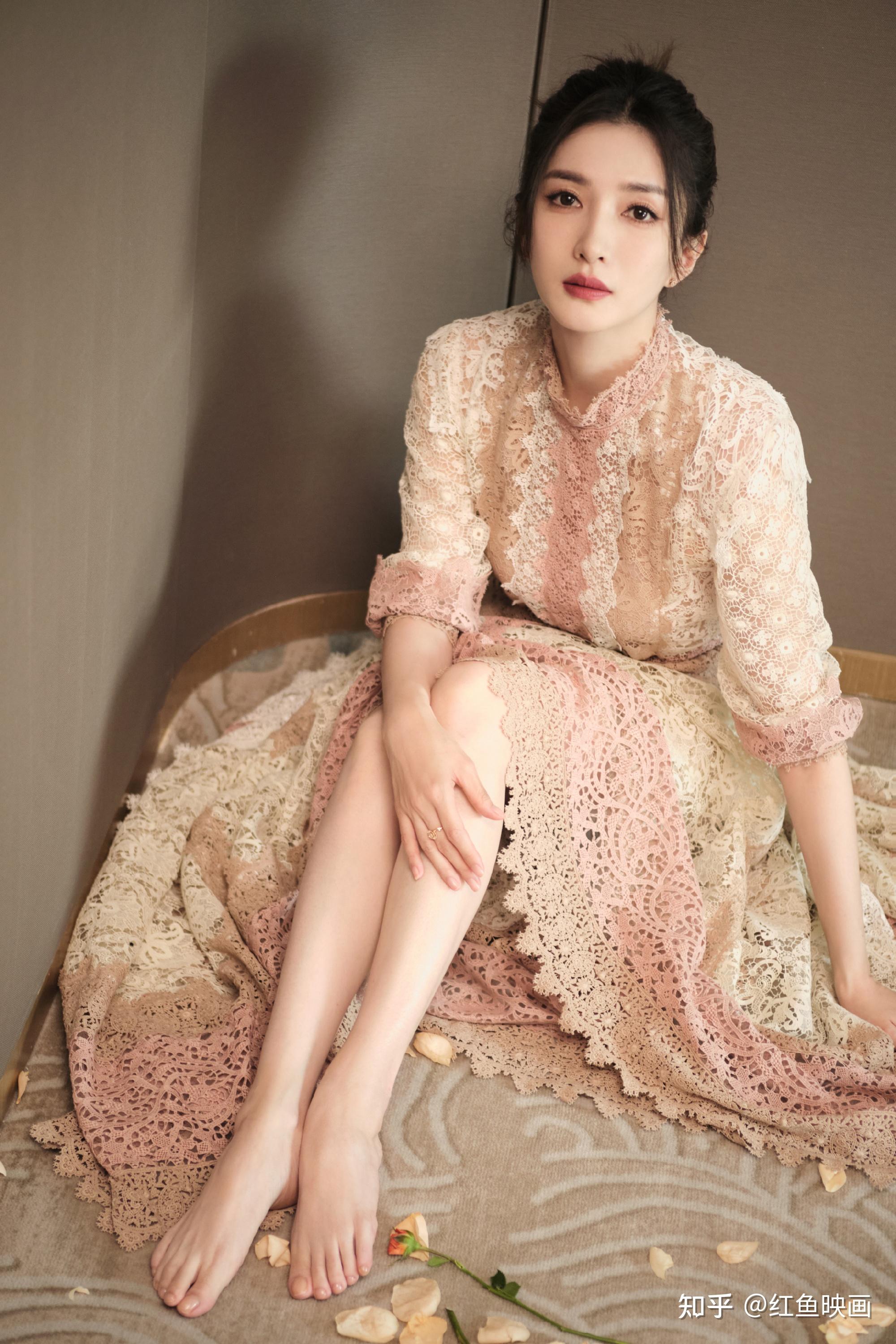 江疏影优雅美腿精致写真