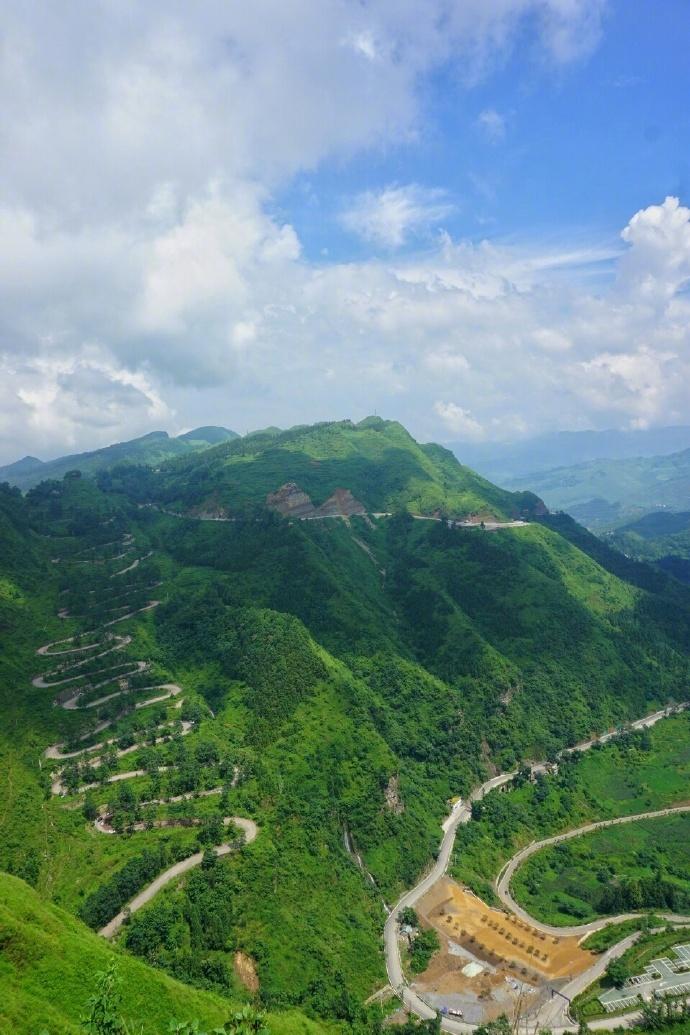 贵州黔西南晴隆二十四道拐,比美国九曲花街还多了十五个弯 - 知乎