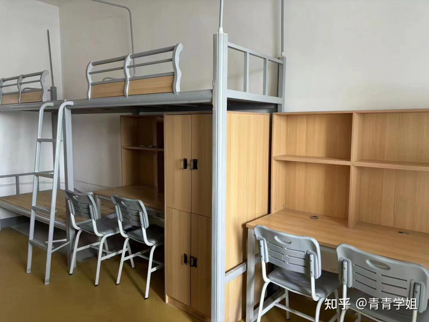 黄冈师范学院的宿舍主要分为南区和北区,南区主要有8人普通套间和4人