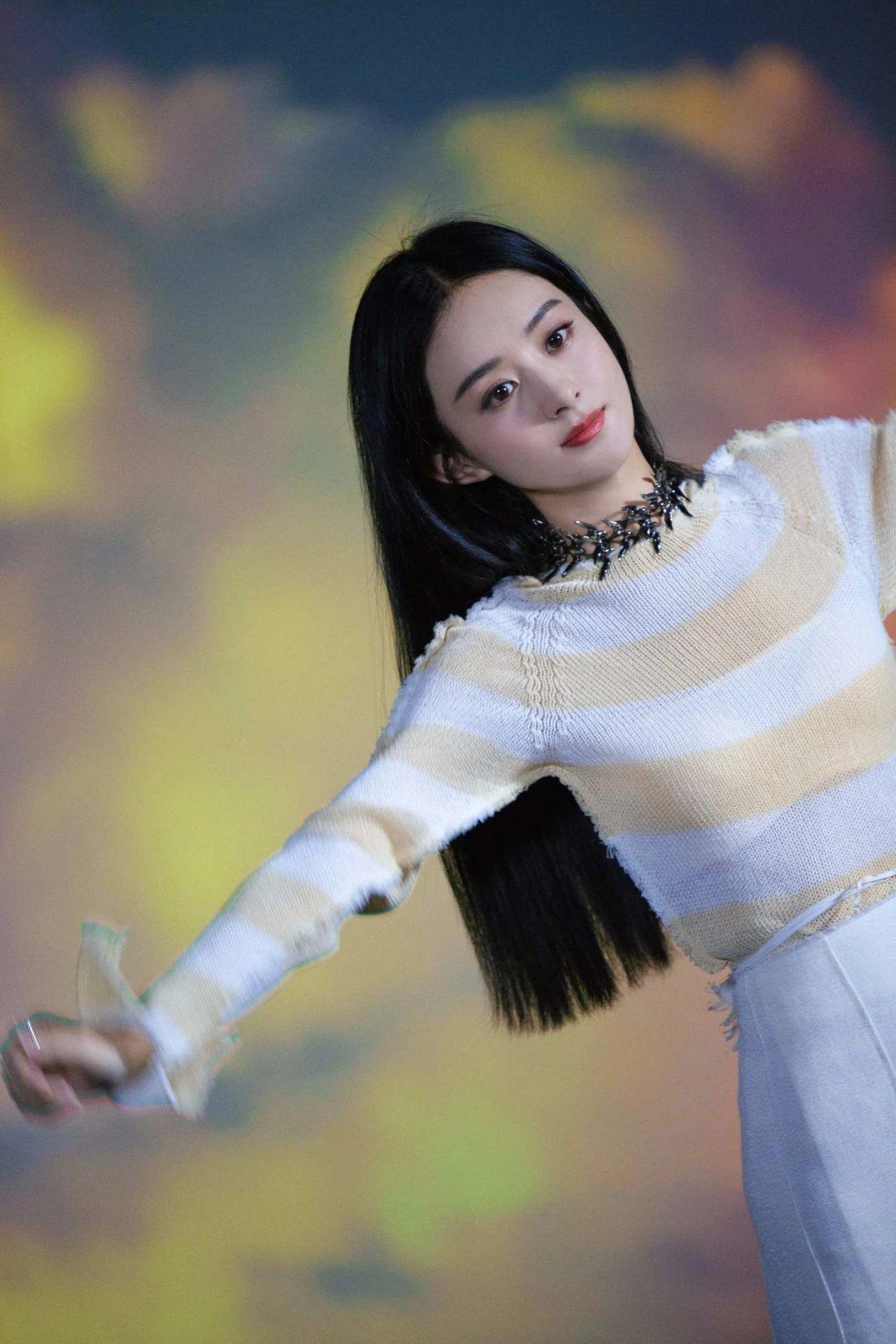 来自赵丽颖粉丝的表白卡:亲爱的丽颖姐姐,自从认识你,我觉得你是一个