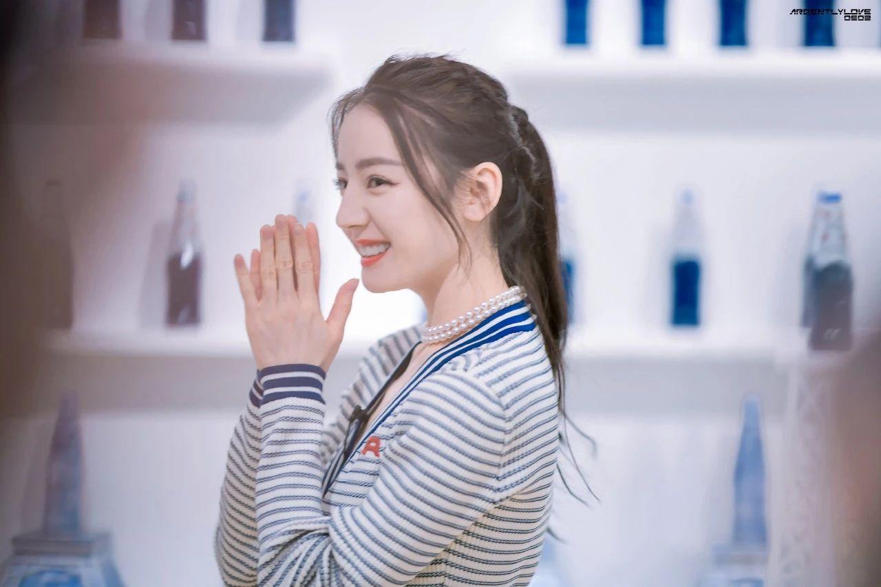 迪丽热巴壁纸 美人如画 嫣然一笑动人心 秋波一转摄人魂 知乎 迪丽热巴壁纸 美人如画 嫣然一笑动人心 秋波一转摄人魂 知乎