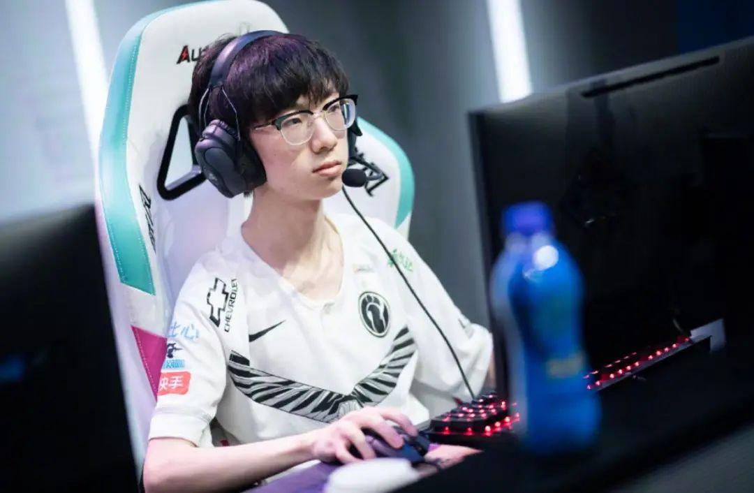 ig宝蓝上场真香南风被水友扒出宫斗技术比宝蓝还强