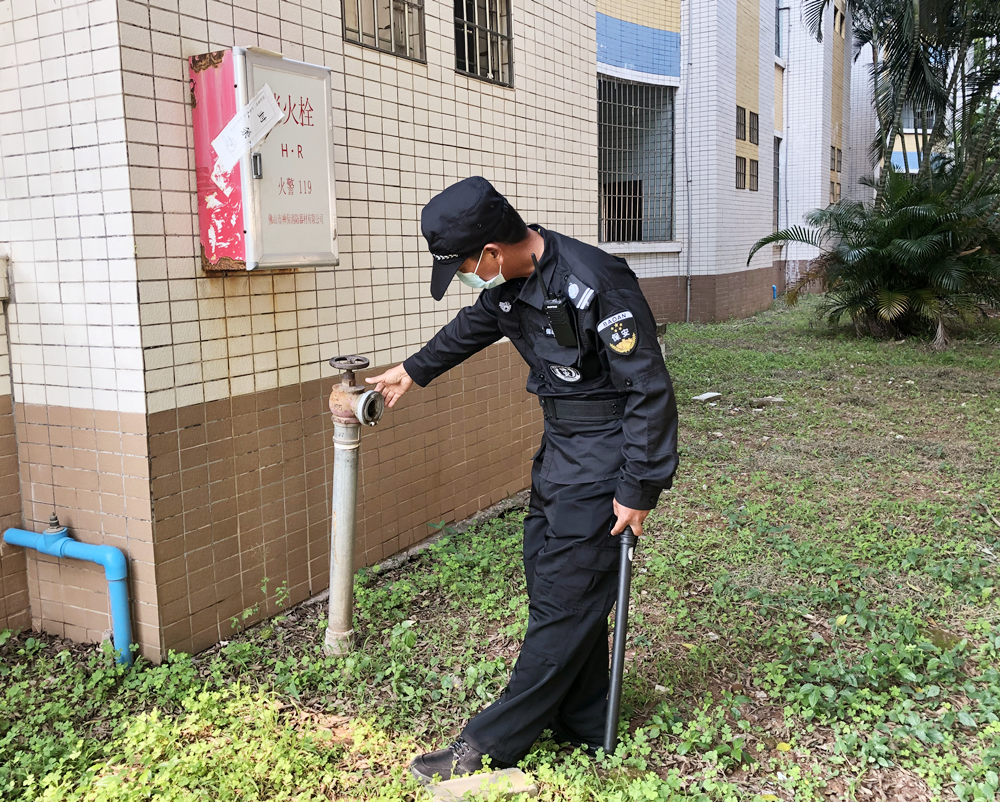 所以就要求保安員要具備靈活的應變能力,日常巡邏方式和路線要做到