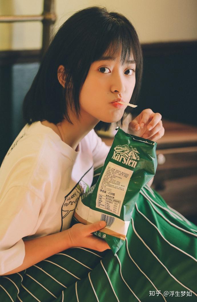 最美星二代"沈月伦敦时装周走秀,完美继承妈妈邱淑贞,气质高雅 - 知乎