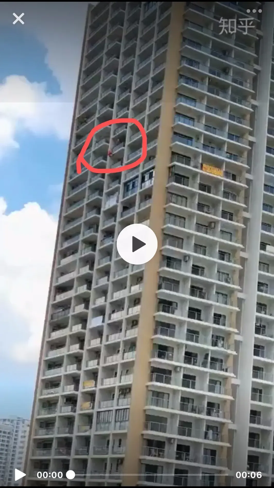 5月6日三亚红衣女子在25楼阳台上跳舞随后坠楼，更多的细节又是什么？