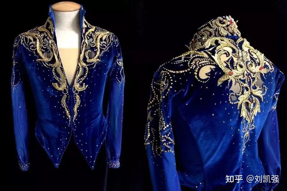 花滑选手的着装叫做考斯腾,是英文costume的中译.