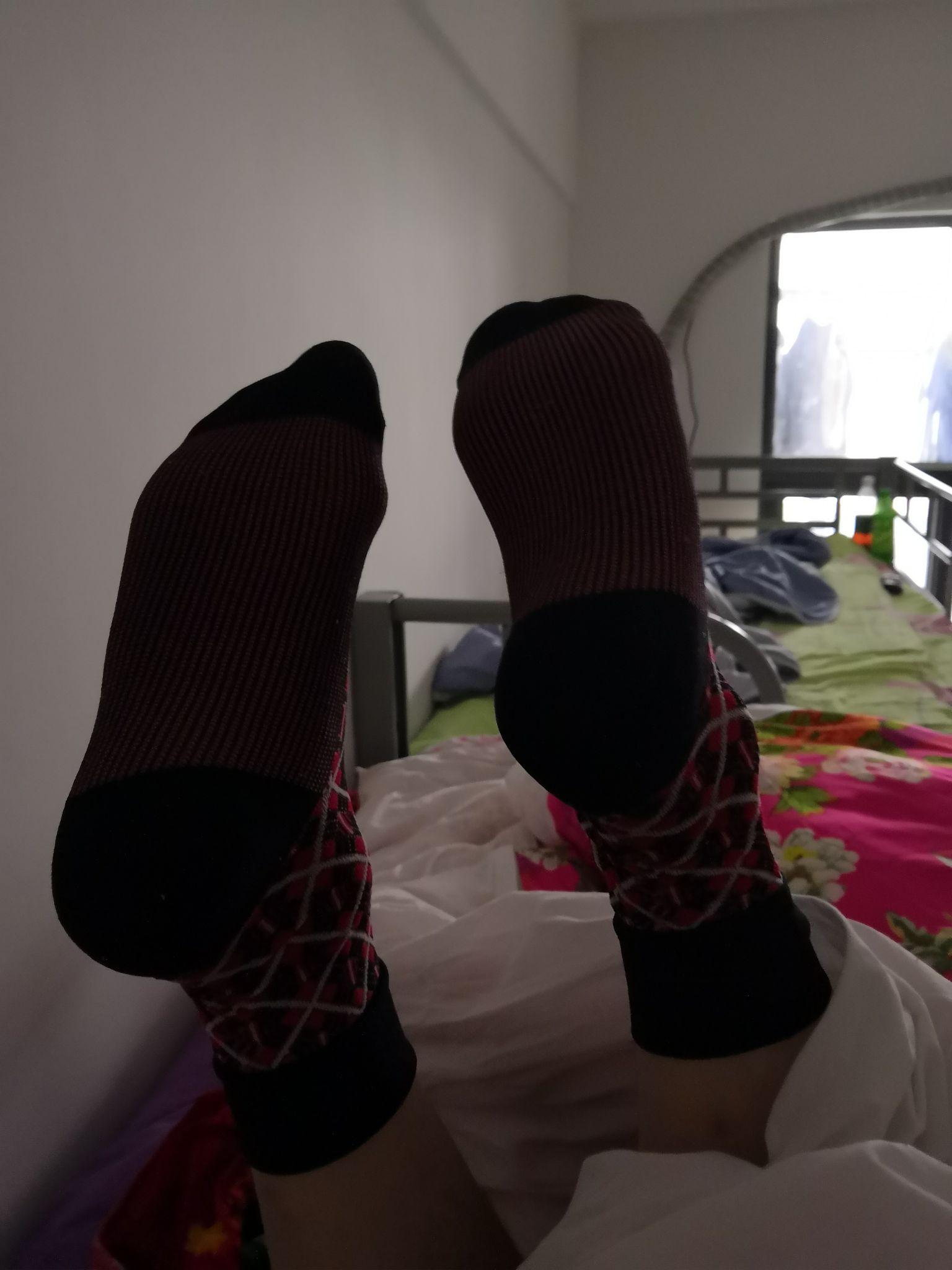 小时候见过穿过的袜子如今又穿上了