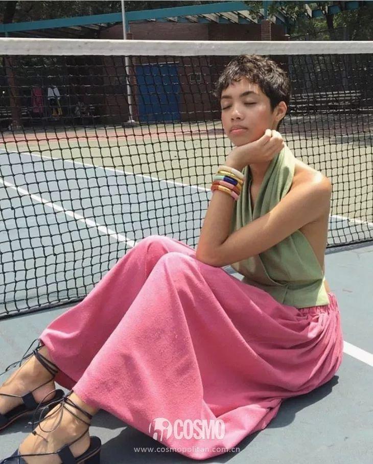 演员jenny slate用它们搭配复古风的look也是相当和谐.