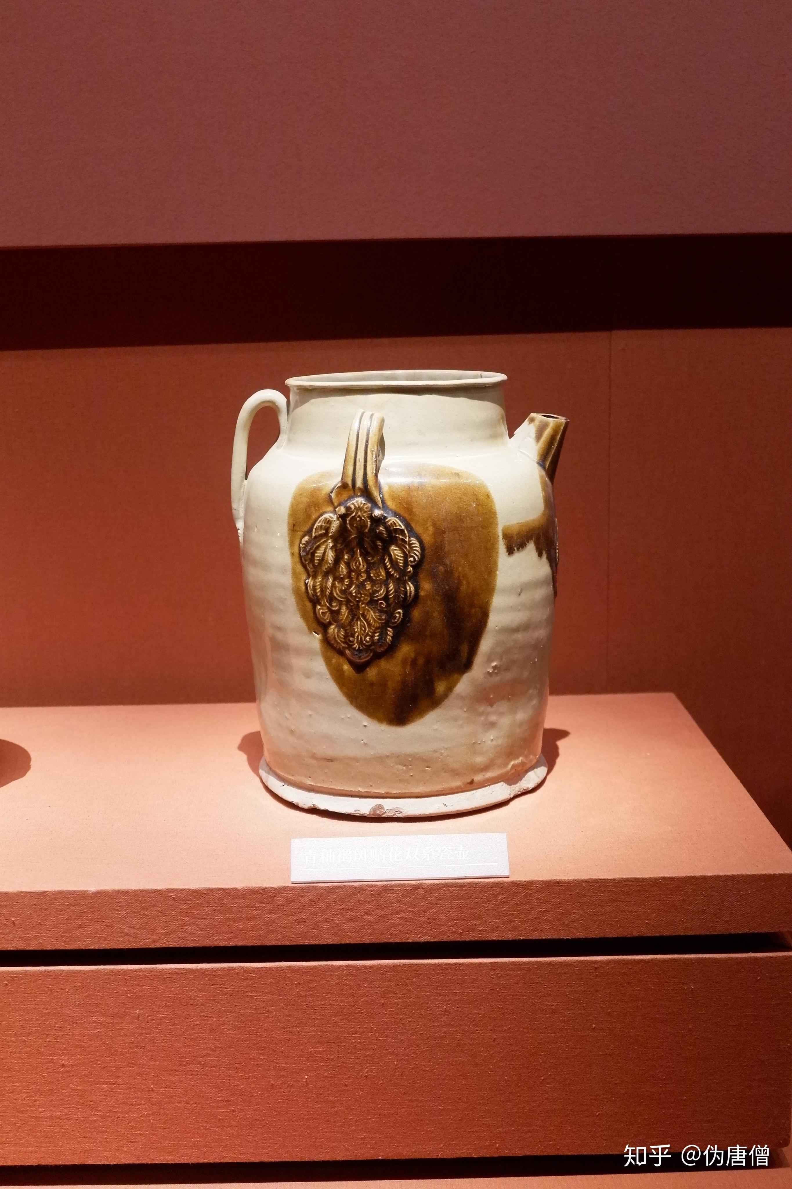 "博物馆里的瓷器史"12唐长沙窑诗文褐彩执壶(湖南省博物馆藏)
