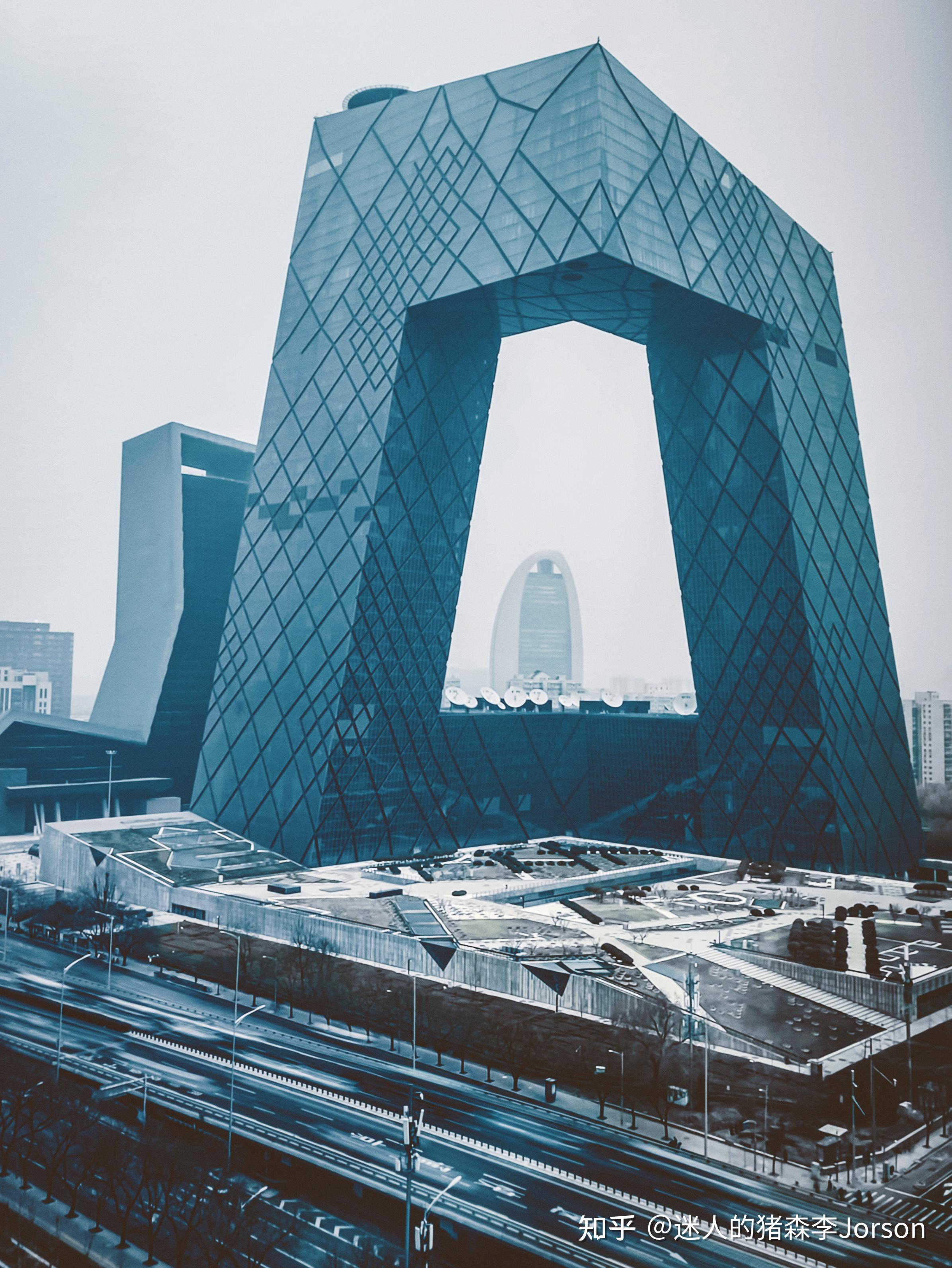 这次入住在12层,房间斜对于中央电视台总部大楼,全景"大裤衩"的加持让