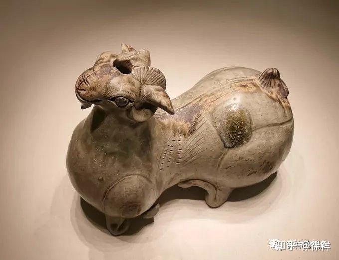 东晋青瓷羊形烛台