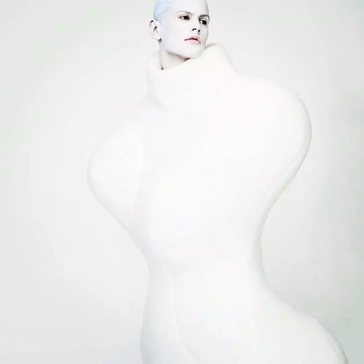 川久保玲是怎么火起来的? 18 v2 03521cd57df3e7283239405061abf5ca 720w