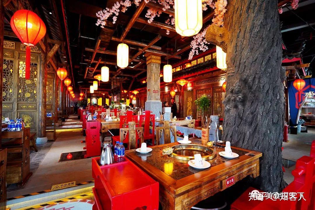 简直不能更爽了,这家蜀香龙门是正宗的川渝火锅,环境上也是极具特色