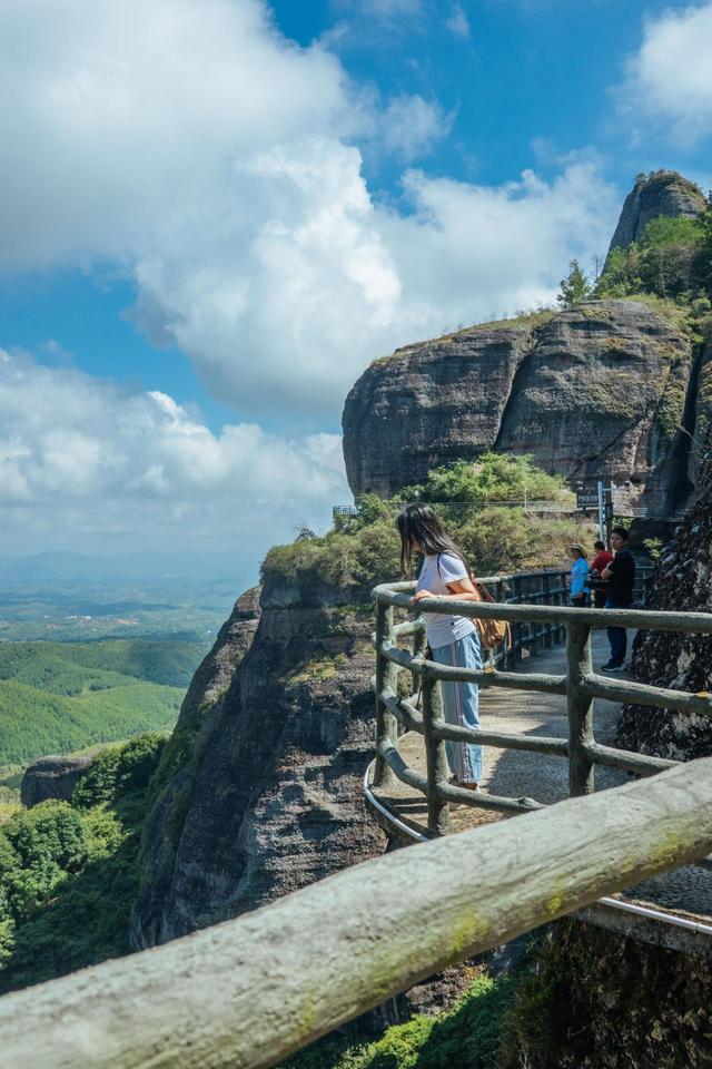 河源霍山有点丹霞山那味道了