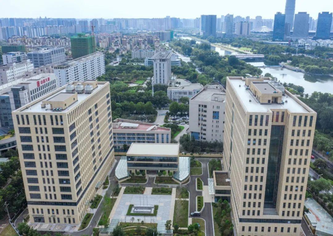 聚拢高端政经资源国龙商务中心郑东揭幕开售