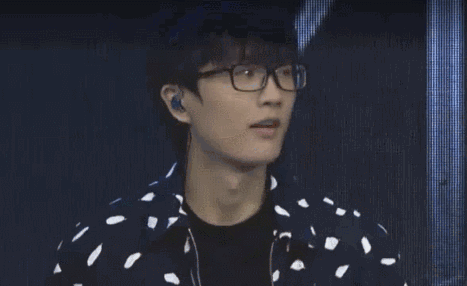 有没有哪个明星刚出道长得很残,但很快就变美了的(排除整容)?