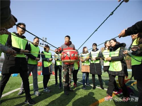 春天户外拓展团建活动之鼓动人心
